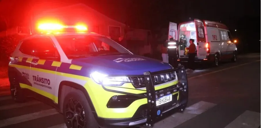 Motociclista fica ferido após evitar batida em cruzamento de Ponta Grossa