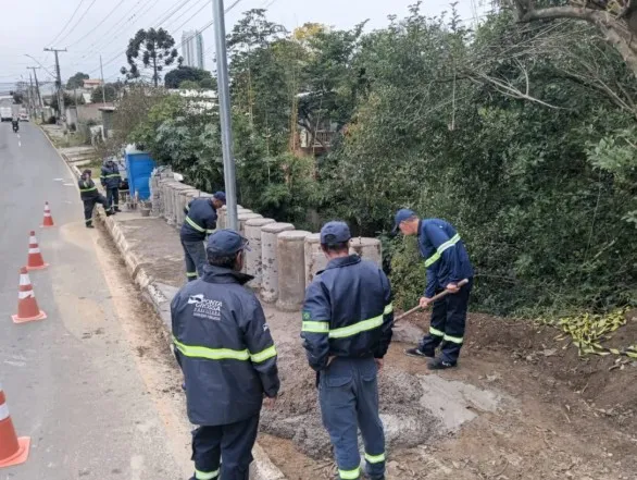 Prefeitura reconstrói proteção em arroio após reclamações de moradores em Ponta Grossa