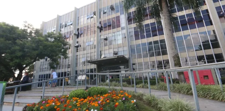 TJPR mantém suspensos aumentos salariais da prefeita, vice e secretários de Ponta Grossa