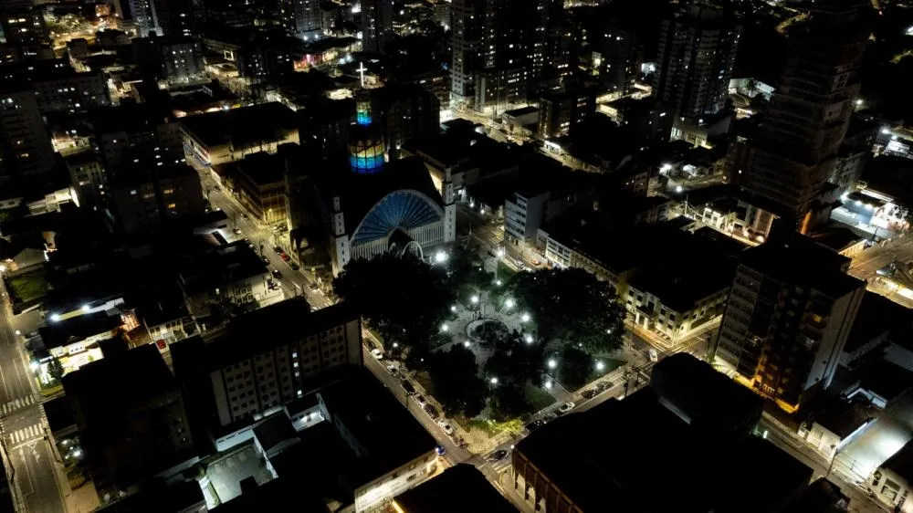 Iluminação em LED avança em Ponta Grossa e transforma praças com mais segurança e visibilidade