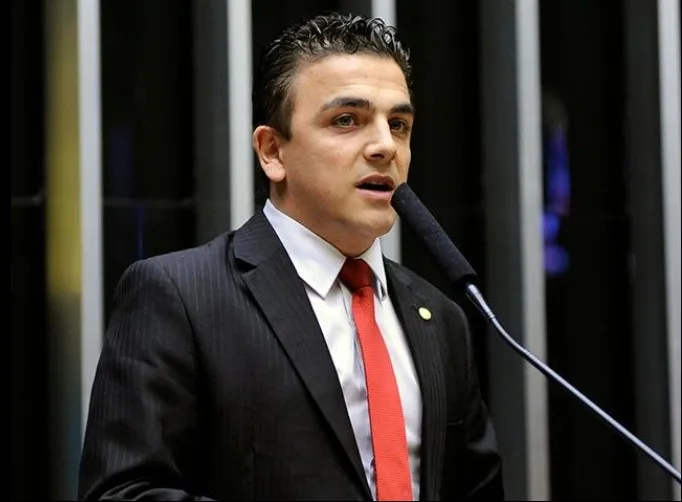 Aliel Machado celebra aprovação de PEC que garante recursos mínimos para assistência social